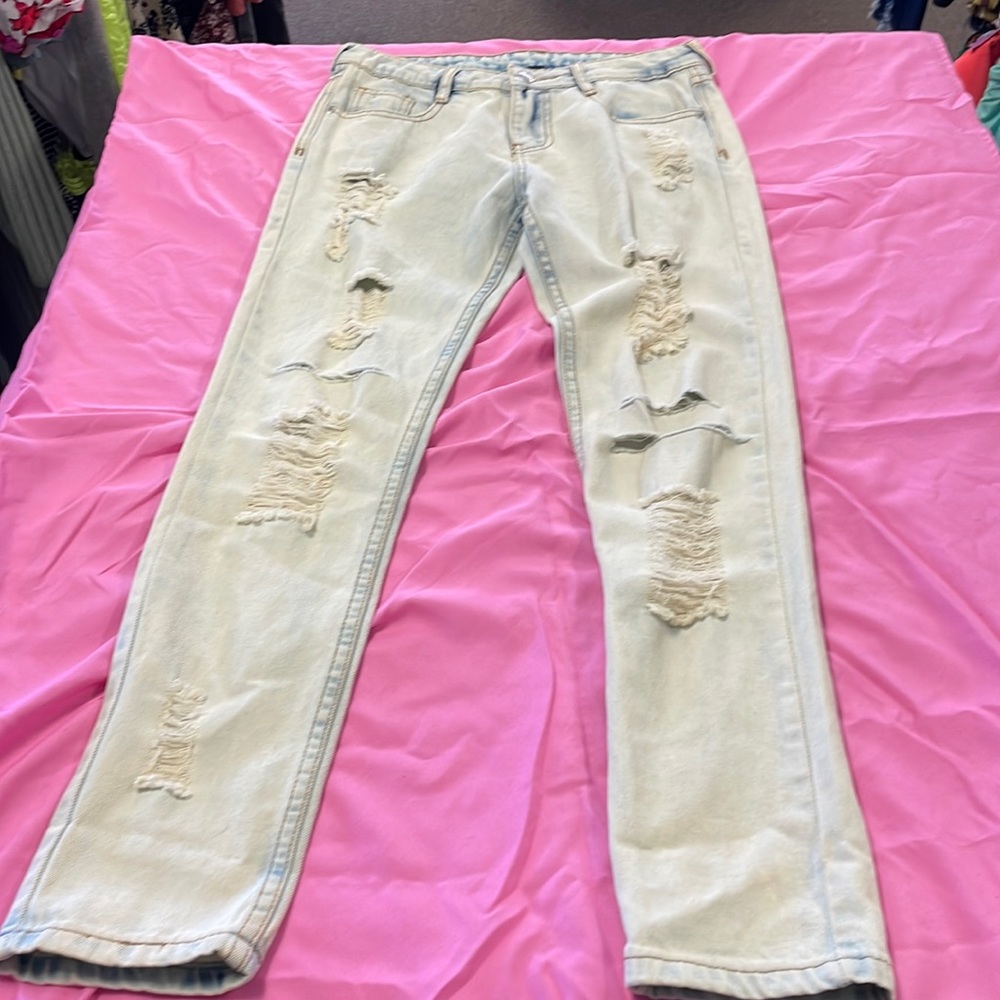 Signature8 Destroyed jeans 27 With the bleached look very cute